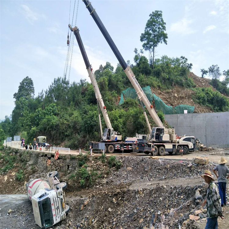 桥头镇汽车掉沟里叫吊车救援要多少钱